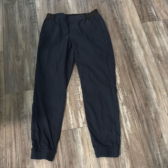 Kit and Ace Navy Navigator Commute Jogger Pants size 30 - Picture 2 of 7